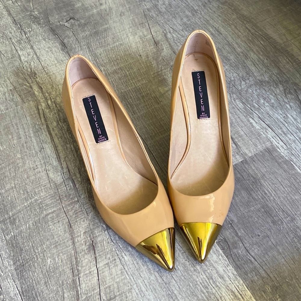 barely used Steven luxury golden and beige heels
